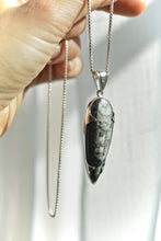 Charger l'image dans la galerie, Collier Fossil d'orthoceras &amp; argent 925
