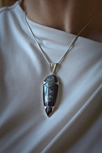 Charger l'image dans la galerie, Collier Fossil d'orthoceras &amp; argent 925
