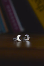 Charger l'image dans la galerie, Puces d'oreilles "Lune" en argent 925/000
