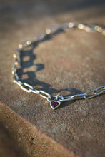 Charger l'image dans la galerie, Chaîne artisanale en argent 925/000 &amp; grenat rhodolite
