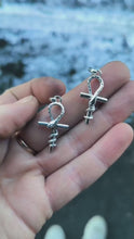 Charger et lire la vidéo dans la visionneuse de la Galerie, Collier " Snake croix de Ankh " en argent 925/000
